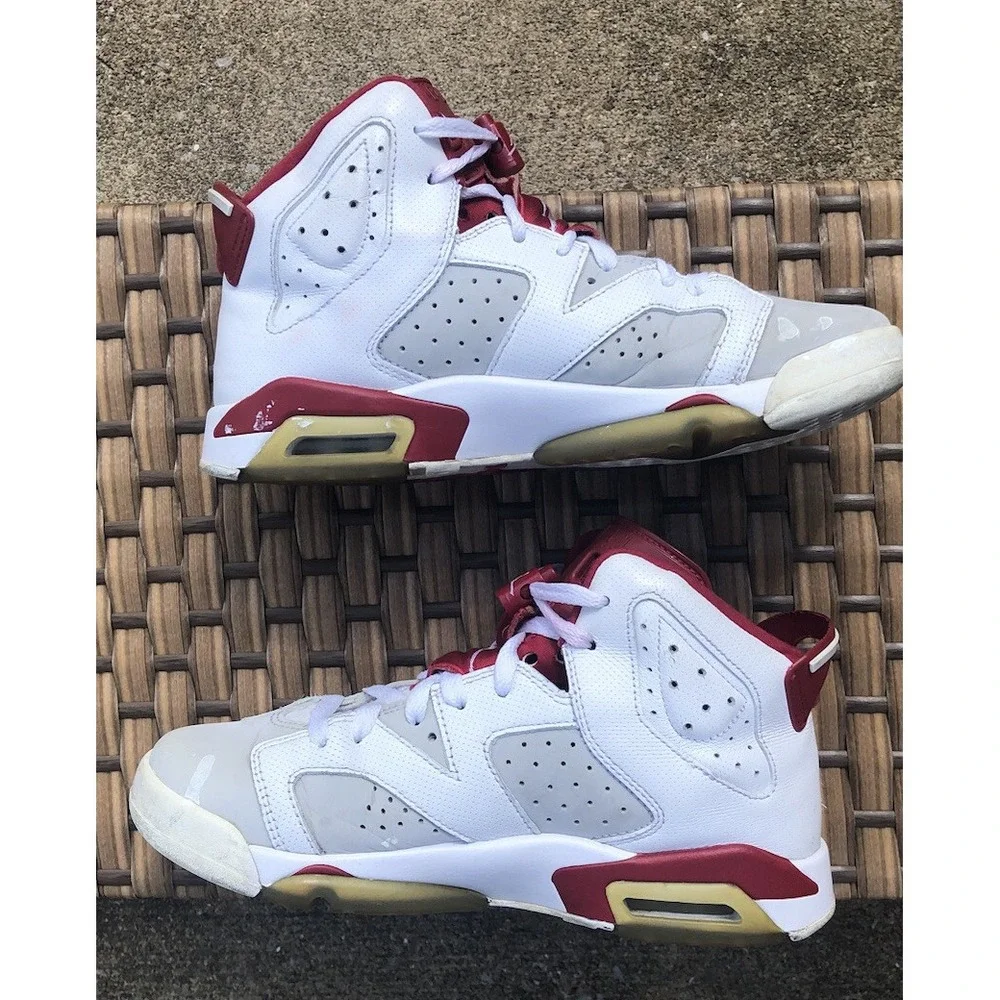 Vintage 2017 Jordan Air Jordan 6 Retro Alternate White Red Sneaker 6.5